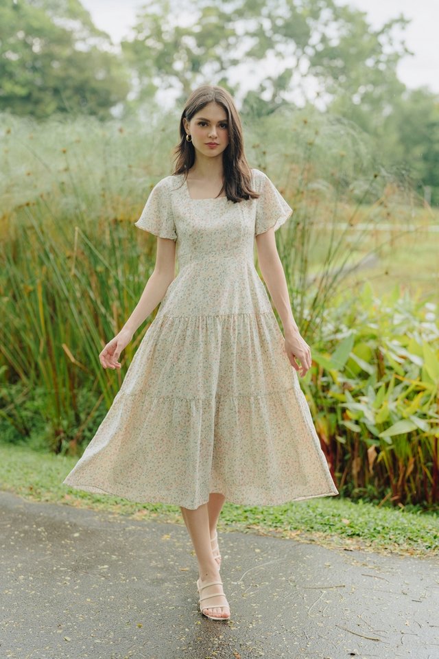 Kielie Tiered Floral Maxi Dress in Cream (L)