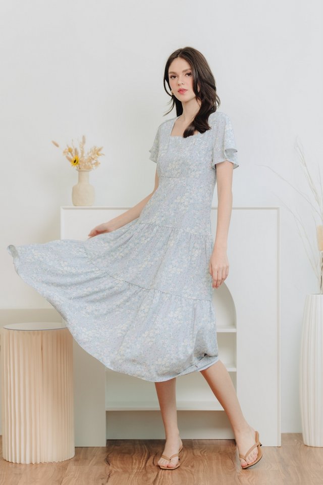 Kielie Tiered Floral Maxi Dress in Blue (XS)