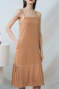 Flo Pleated Midi Dress in Khaki (L)