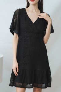 Lorelei Lace Flare Sleeves Dress in Black (XS)