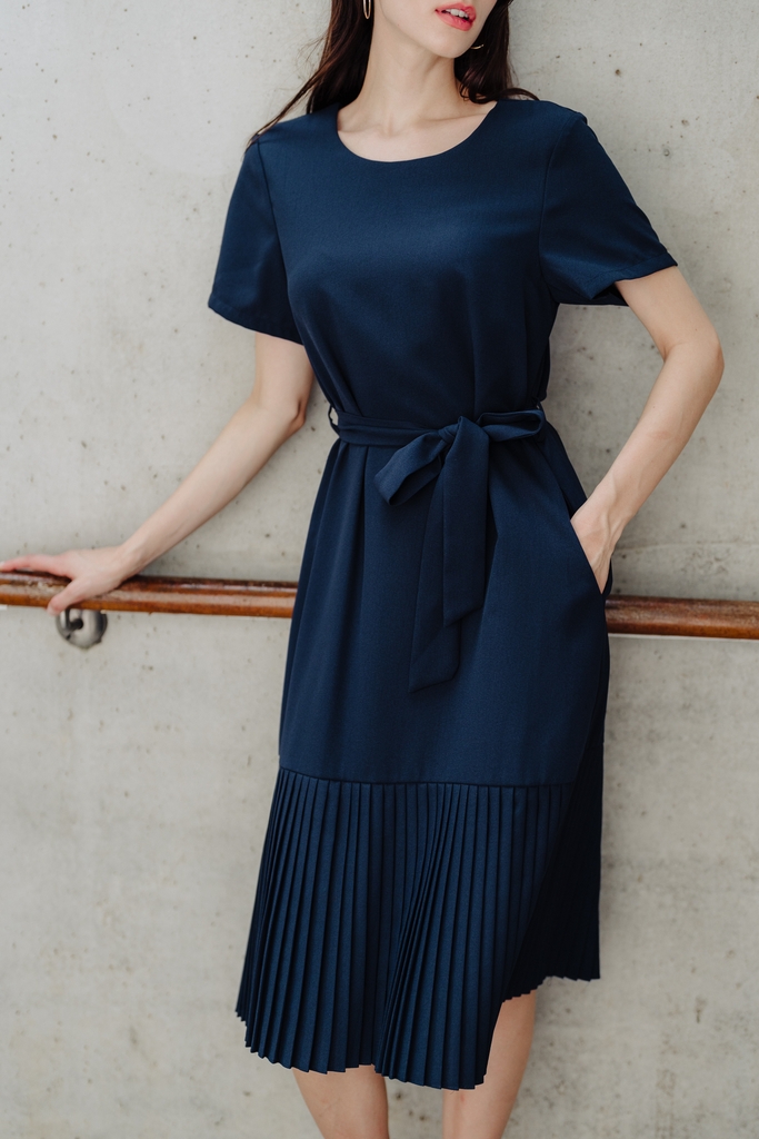 Reese Pleated Hem Midi Dress in Navy