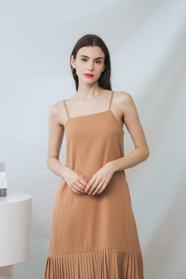 Flo Pleated Midi Dress in Khaki (L)