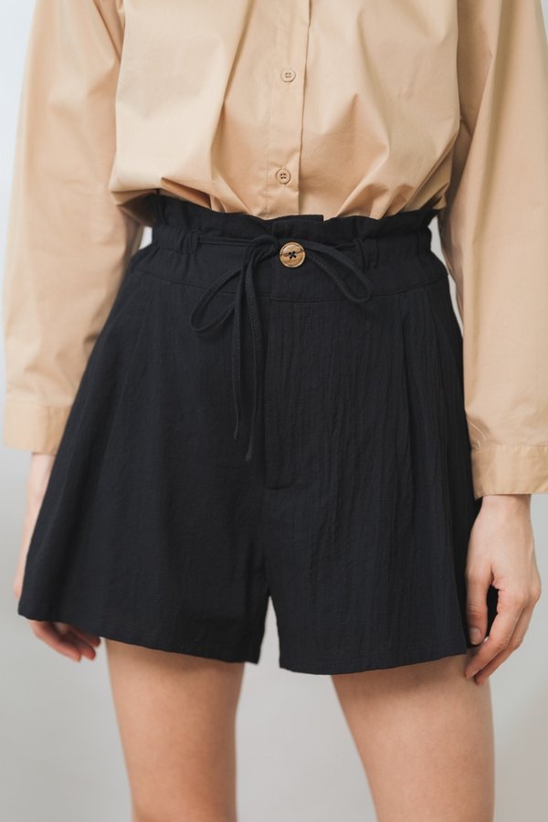 Barbara Drawstring Linen Short in Black (XS)