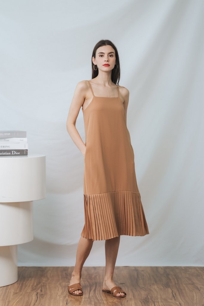 Flo Pleated Midi Dress in Khaki (L)