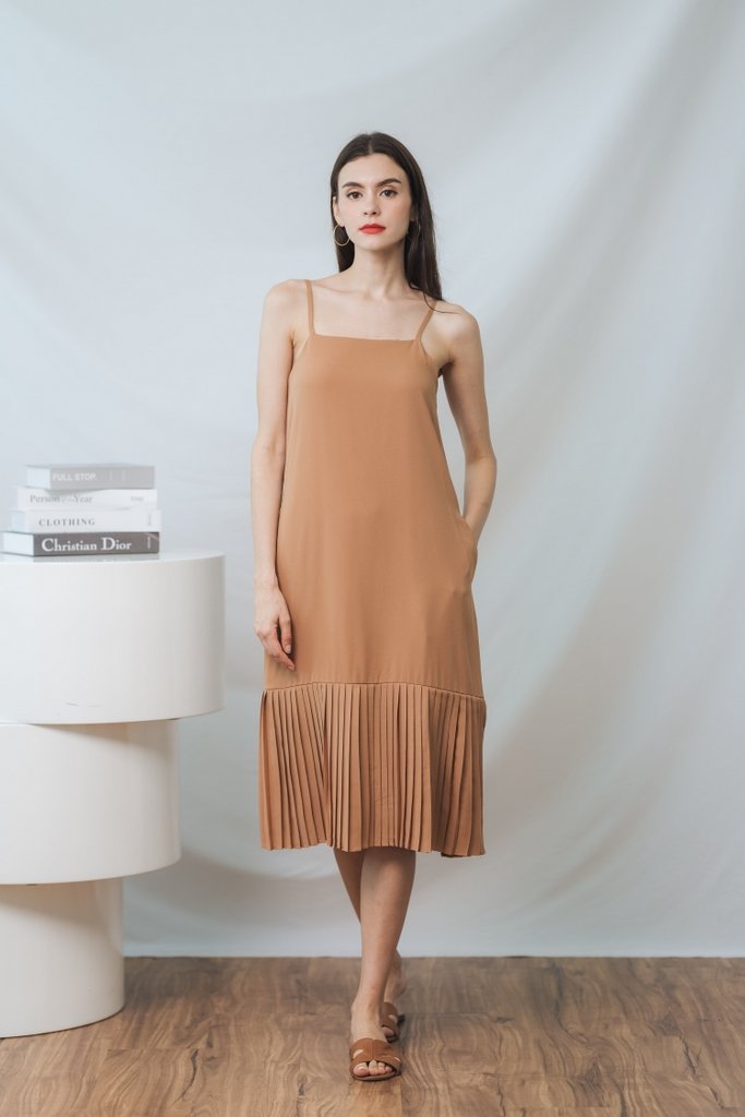 Flo Pleated Midi Dress in Khaki (L)