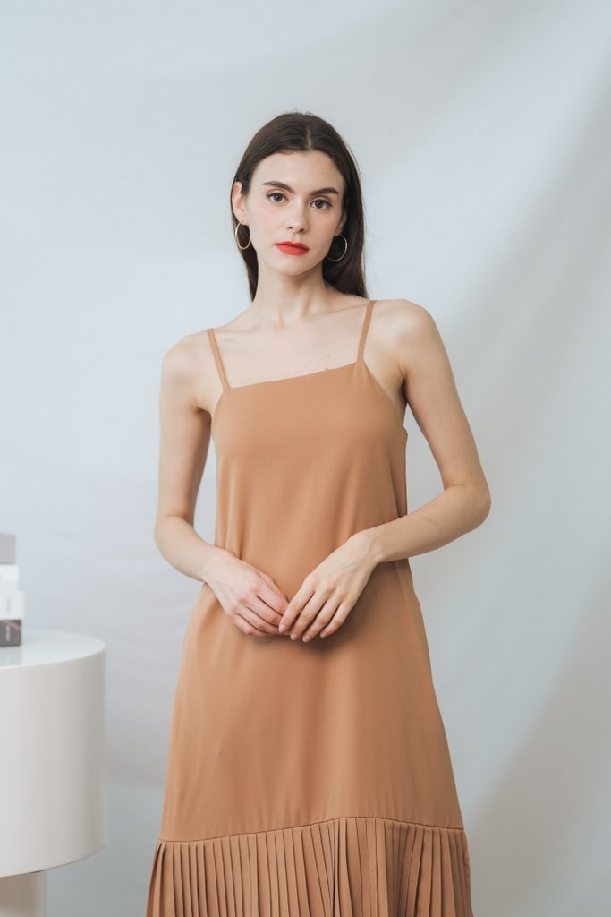 Flo Pleated Midi Dress in Khaki (L)