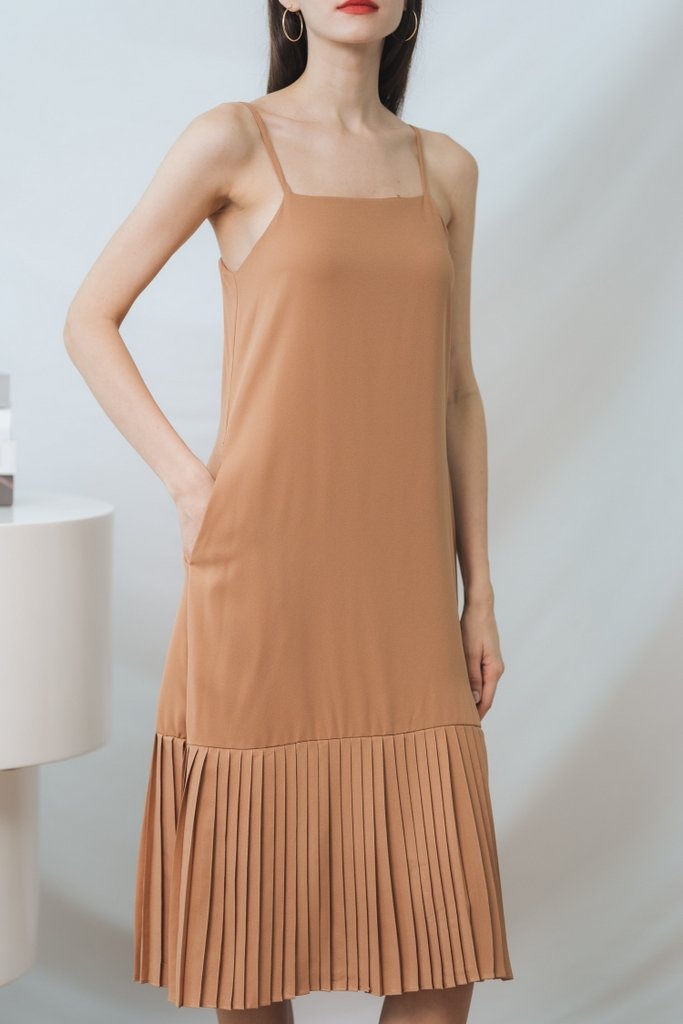 Flo Pleated Midi Dress in Khaki (L)