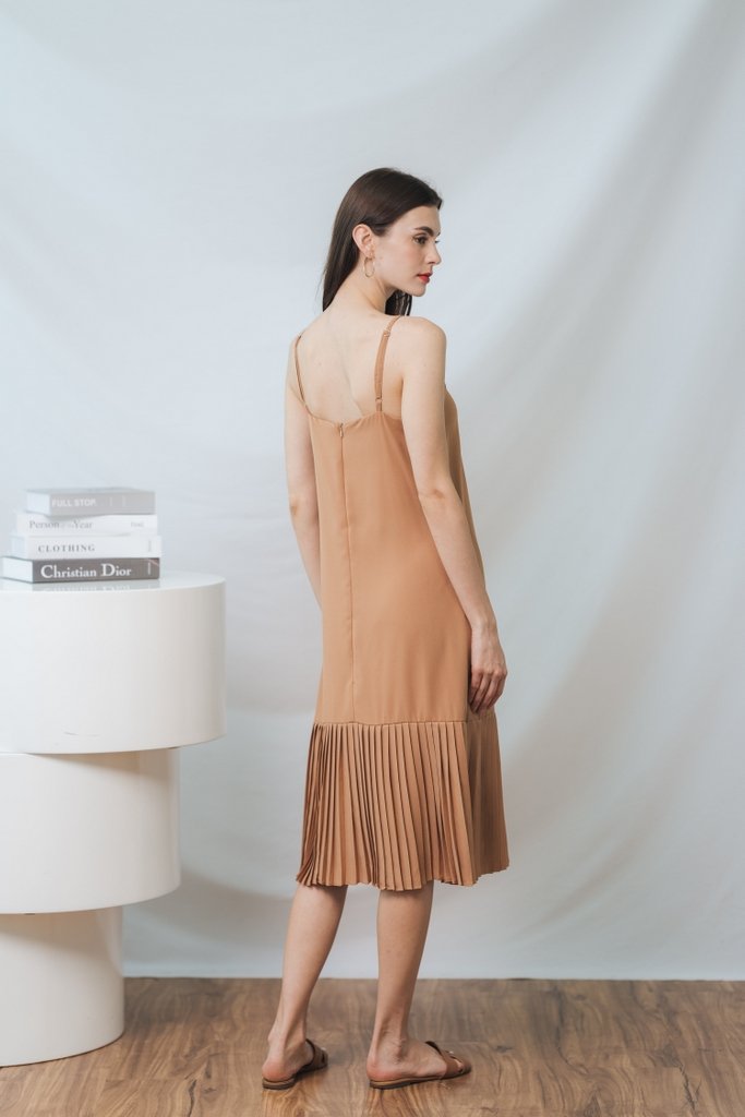 Flo Pleated Midi Dress in Khaki (L)