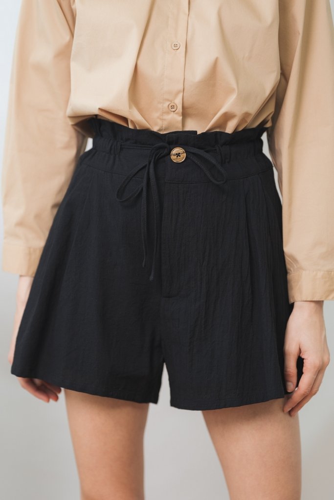 Barbara Drawstring Linen Short in Black (XS)