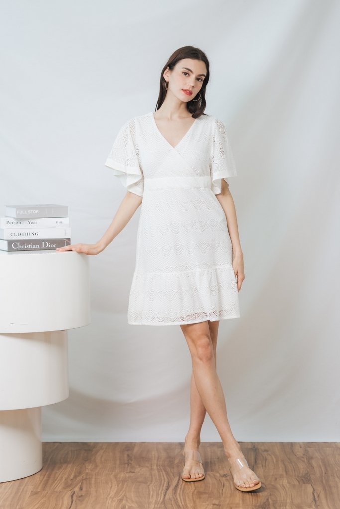 Lorelei Lace Flare Sleeves Dress in White (XS)