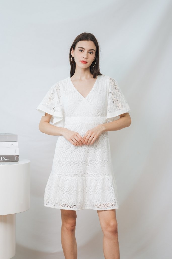 Lorelei Lace Flare Sleeves Dress in White (XS)