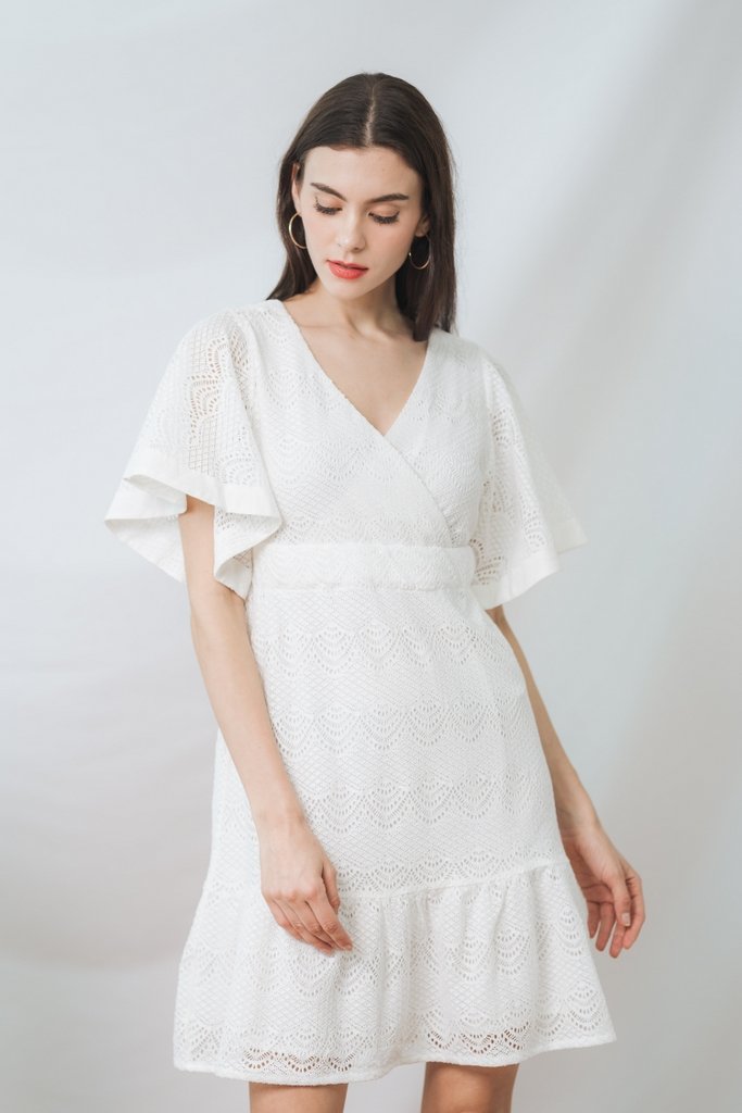 Lorelei Lace Flare Sleeves Dress in White (XS)