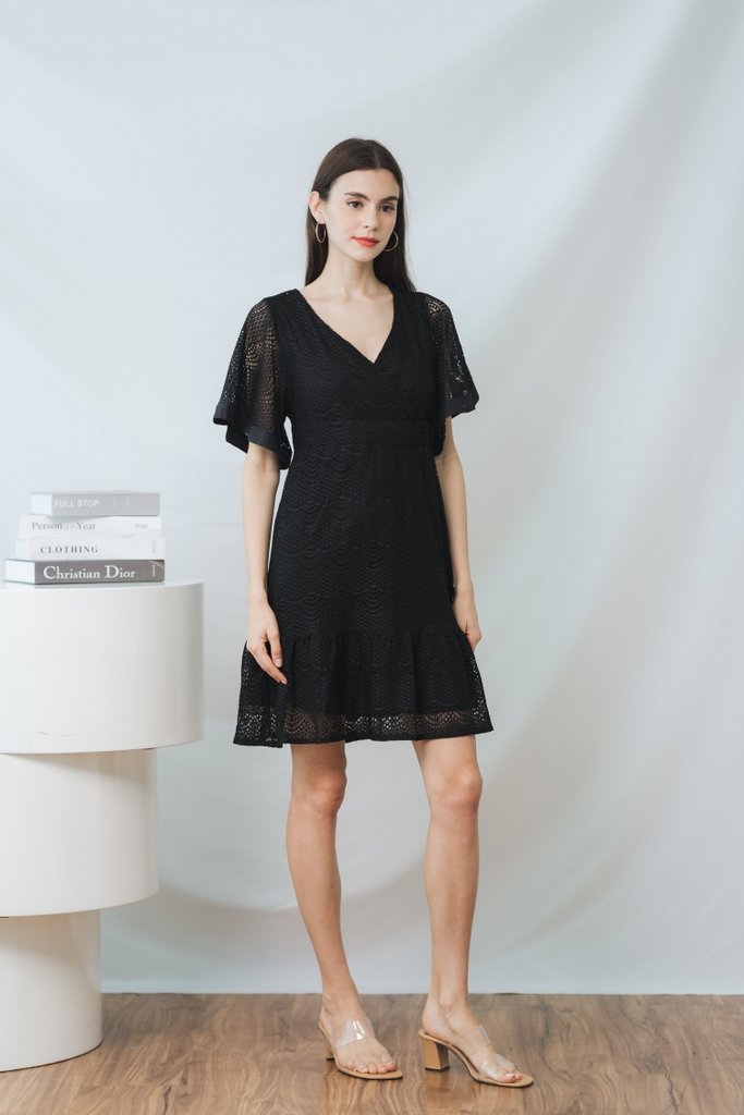 Lorelei Lace Flare Sleeves Dress in Black (XS)