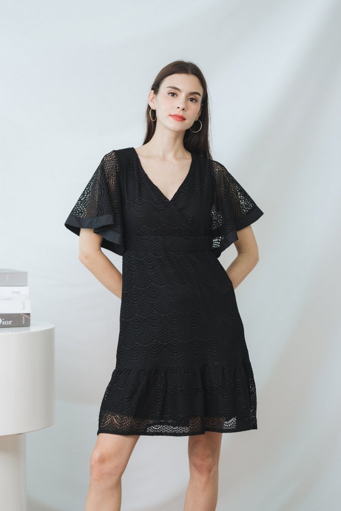 Lorelei Lace Flare Sleeves Dress in Black (XS)