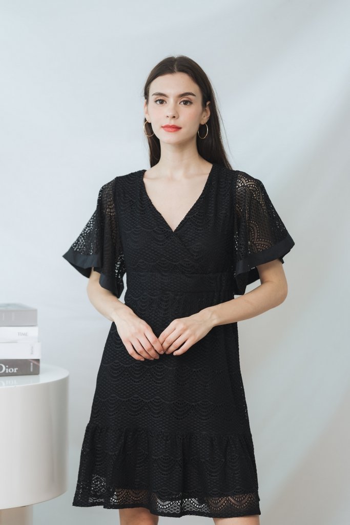 Lorelei Lace Flare Sleeves Dress in Black (XS)