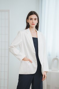 Annette Tailored Blazer in White (L)