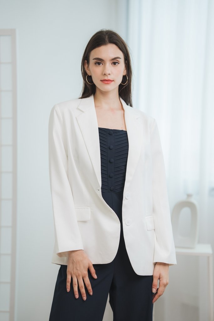 Annette Tailored Blazer in White (L)
