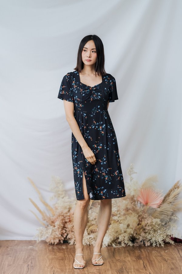 Liliana Printed Ruched Midi Dress in Black (XS)