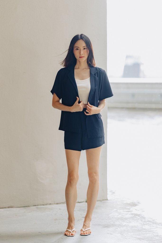 Yara High Waisted Short in Navy (XS)