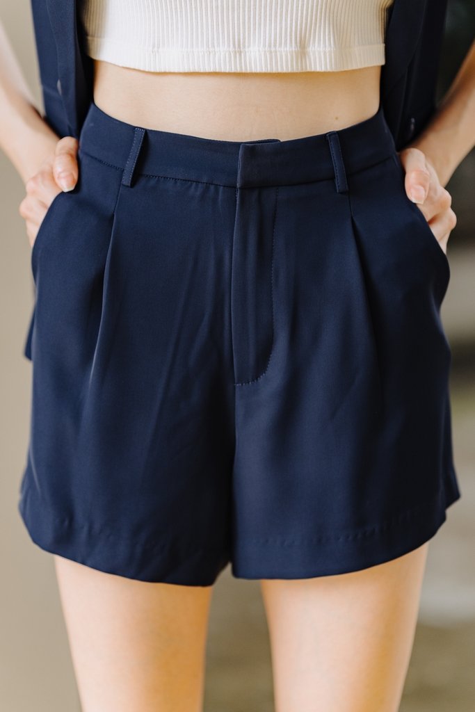 Yara High Waisted Short in Navy (XS)