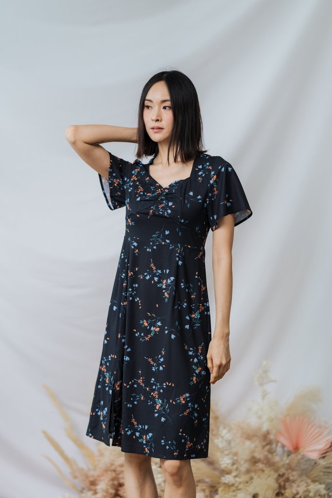 Liliana Printed Ruched Midi Dress in Black (XS)