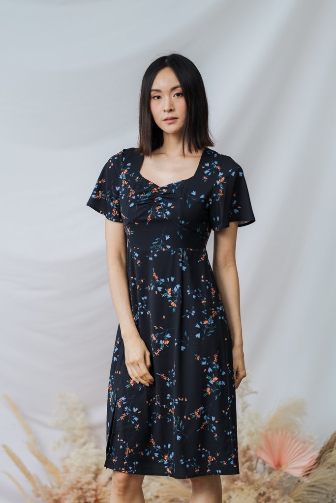 Liliana Printed Ruched Midi Dress in Black (XS)