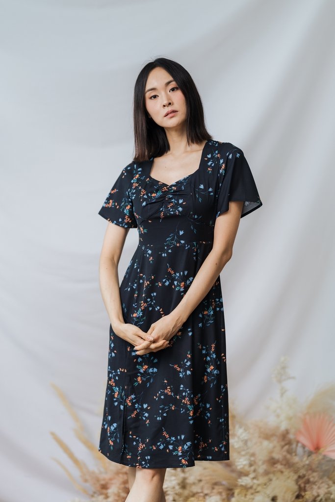 Liliana Printed Ruched Midi Dress in Black (XS)