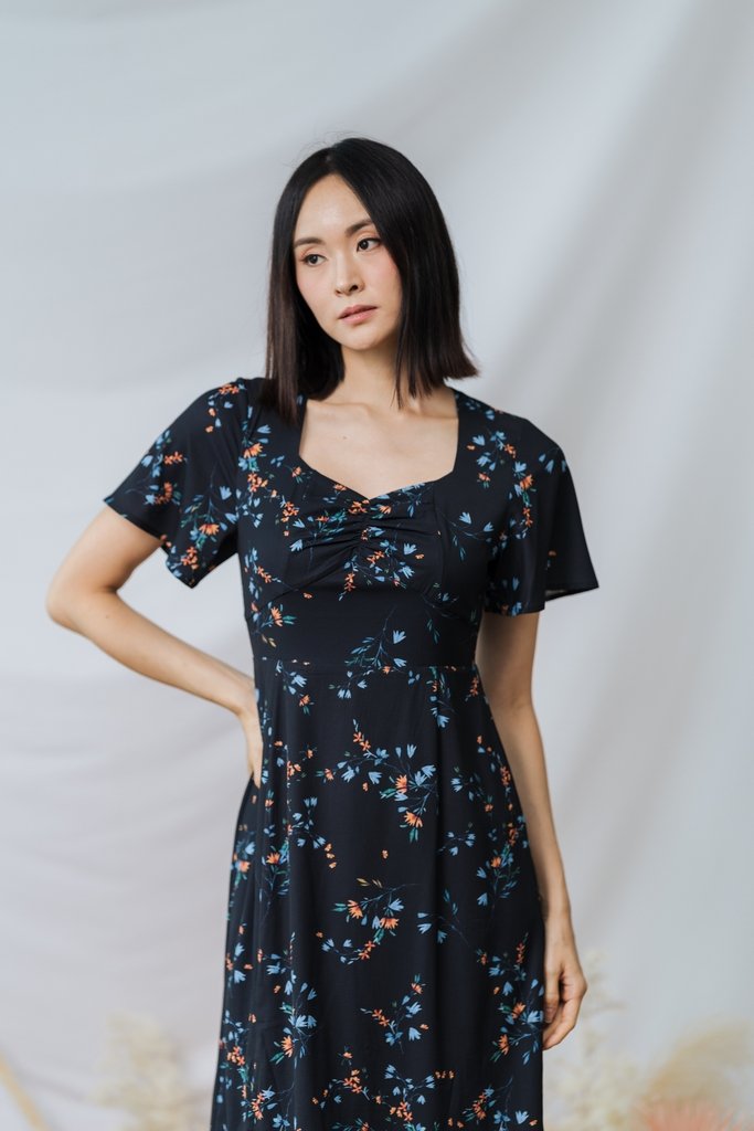 Liliana Printed Ruched Midi Dress in Black (XS)