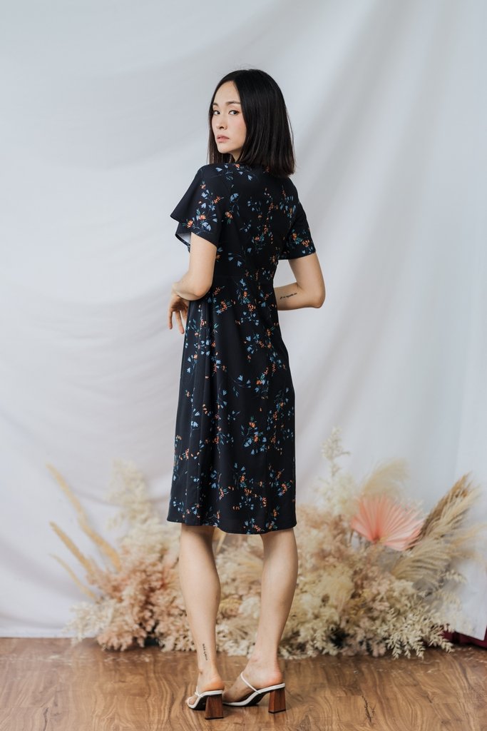 Liliana Printed Ruched Midi Dress in Black (XS)