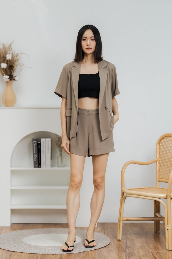 Yara High Waisted Short in Khaki (XS)