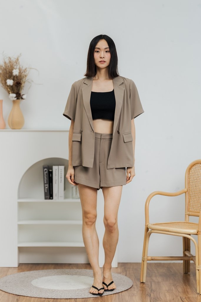 Yara High Waisted Short in Khaki (XS)