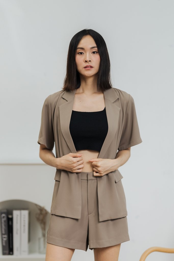 Yara High Waisted Short in Khaki (XS)