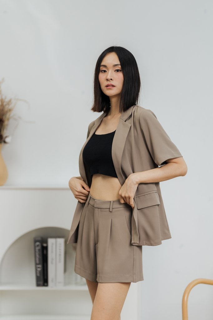 Yara High Waisted Short in Khaki (XS)