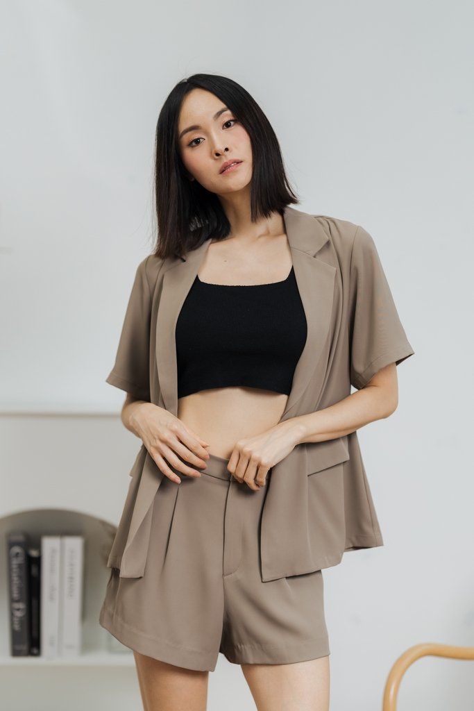 Yara High Waisted Short in Khaki (XS)
