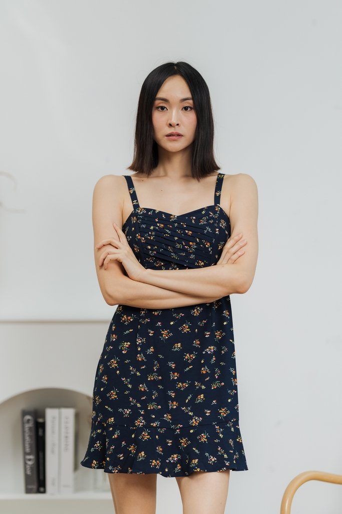 Danna Pleated Floral Dress in Navy (XS)