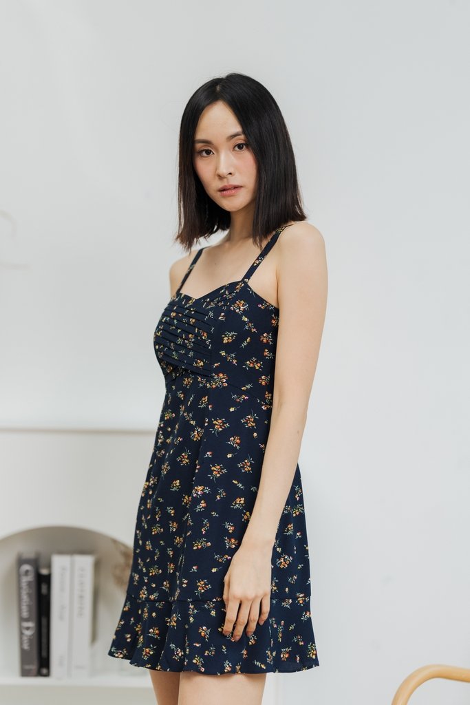 Danna Pleated Floral Dress in Navy (XS)