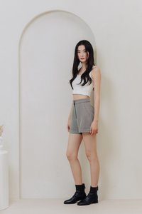 Aubree Houndstooth Tailored Short in Black (XS)