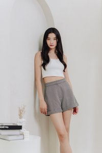 Aubree Houndstooth Tailored Short in Black (XS)