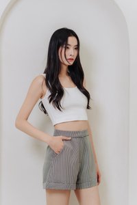 Aubree Houndstooth Tailored Short in Black (XS)