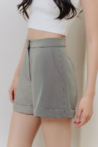 Aubree Houndstooth Tailored Short in Black (XS)