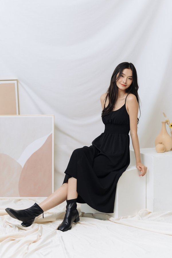 Zilpah Smocked Waist Maxi Dress in Black (XS)