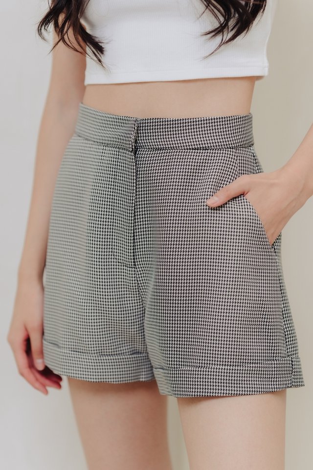 Aubree Houndstooth Tailored Short in Black