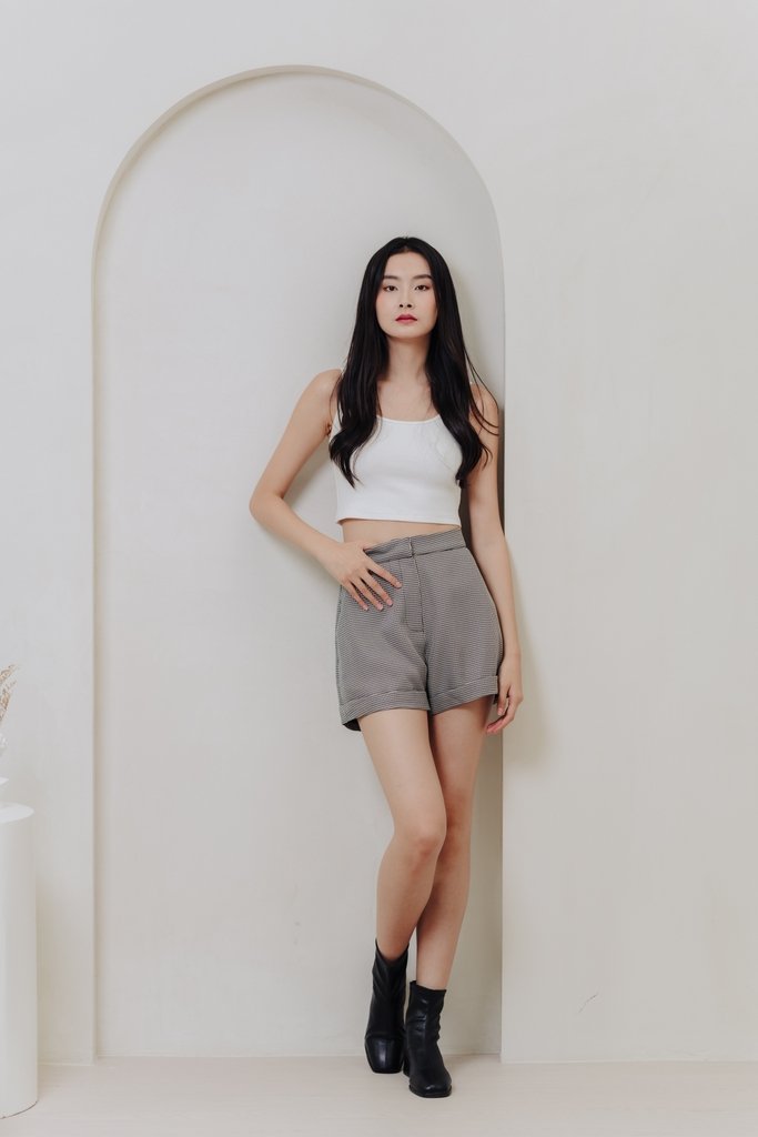 Aubree Houndstooth Tailored Short in Black (XS)