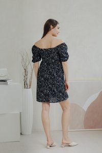 Karina Sweetheart Ruched Floral Dress in Black (XS)