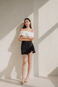 Skyla Curved Skort in Black