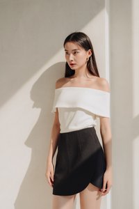 Skyla Curved Skort in Black