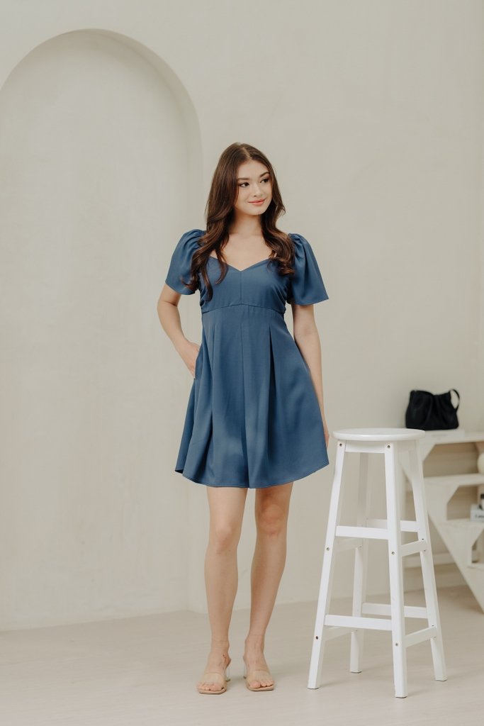 Bonnie Flare Sleeve Pleated Dress in Blue (XS)