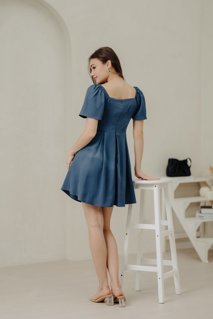 Bonnie Flare Sleeve Pleated Dress in Blue (XS)