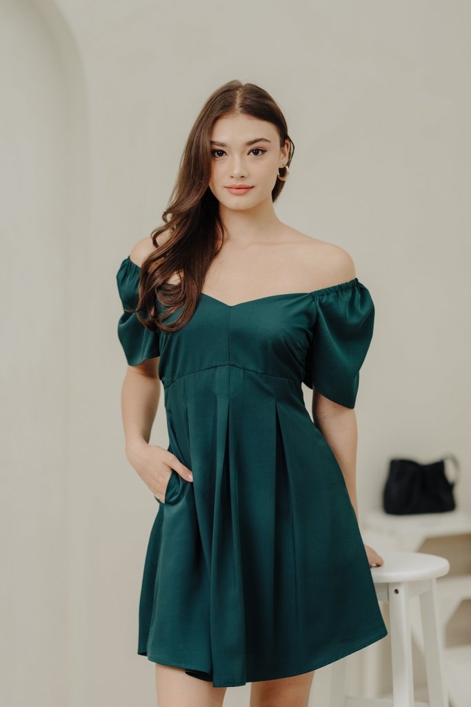 Bonnie Flare Sleeve Pleated Dress in Forest (XS)