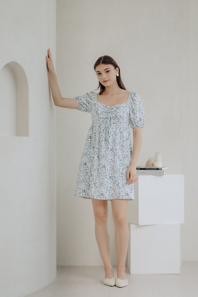 Karina Sweetheart Ruched Floral Dress in Blue (XS)